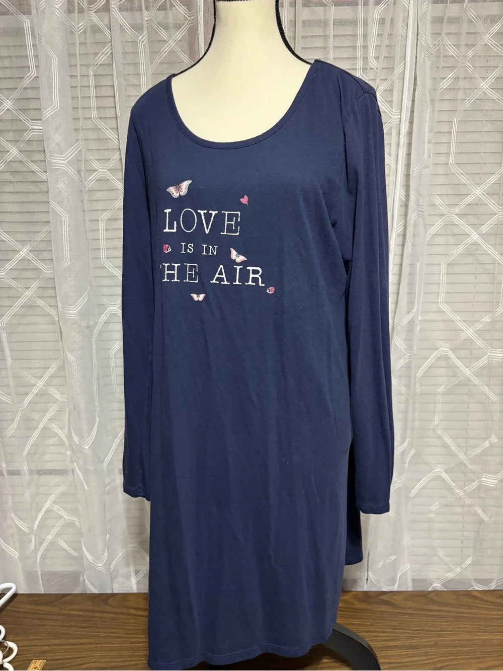 Croft & Barrow Medium Women's Navy Long-Sleeve Sleep Shirt - Love Is In The Air